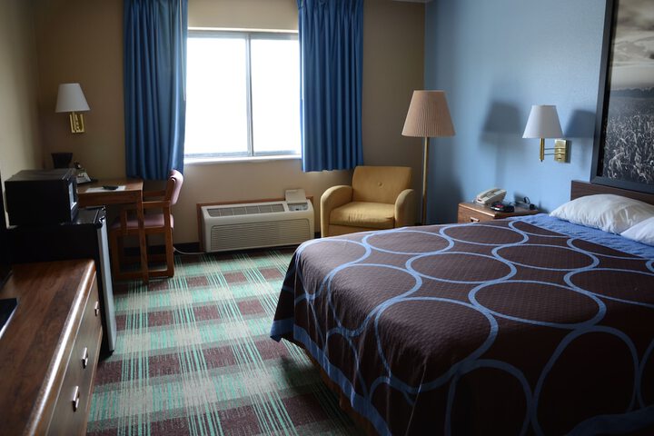 1 Queen Bed Mobility Accessible (10 of 11)