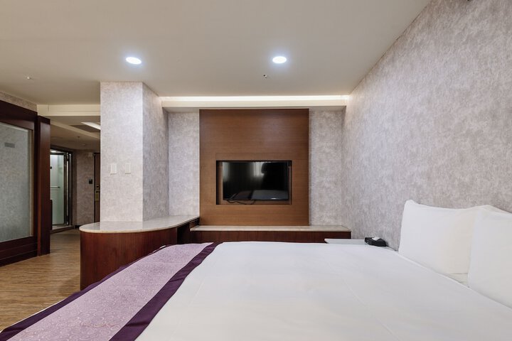 Room 21 of 92