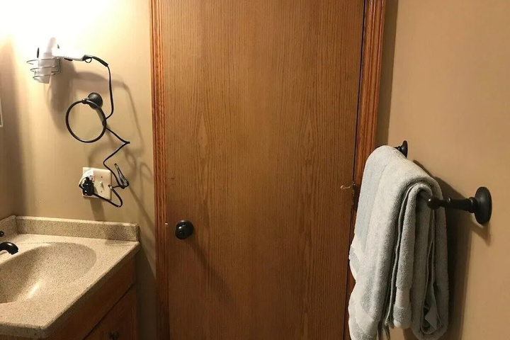 Room 6 of 15