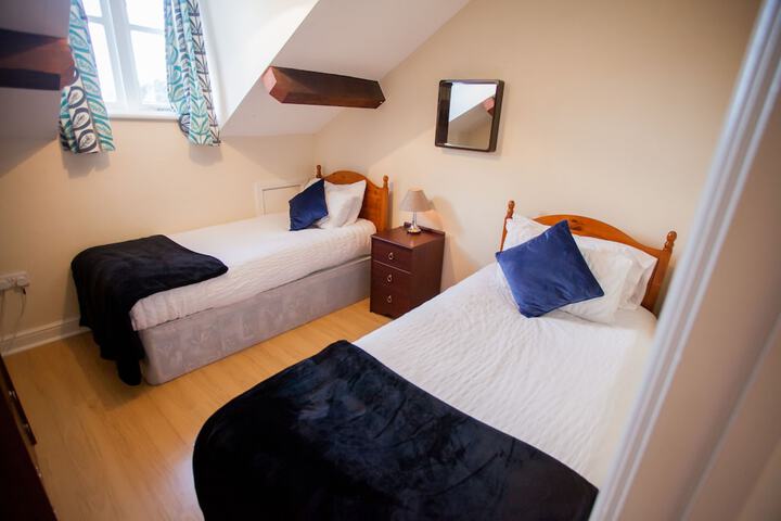 Room 20 of 102