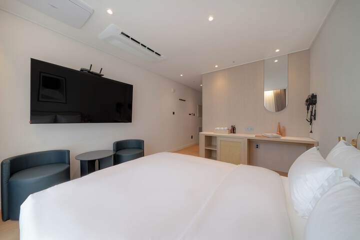 Room 30 of 51
