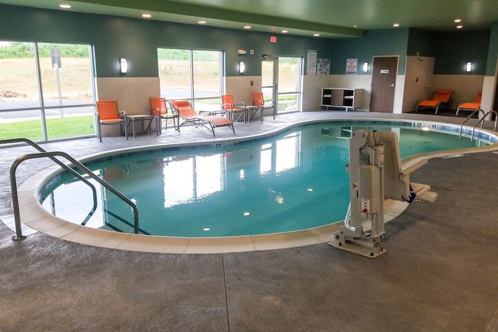 Indoor/outdoor pool