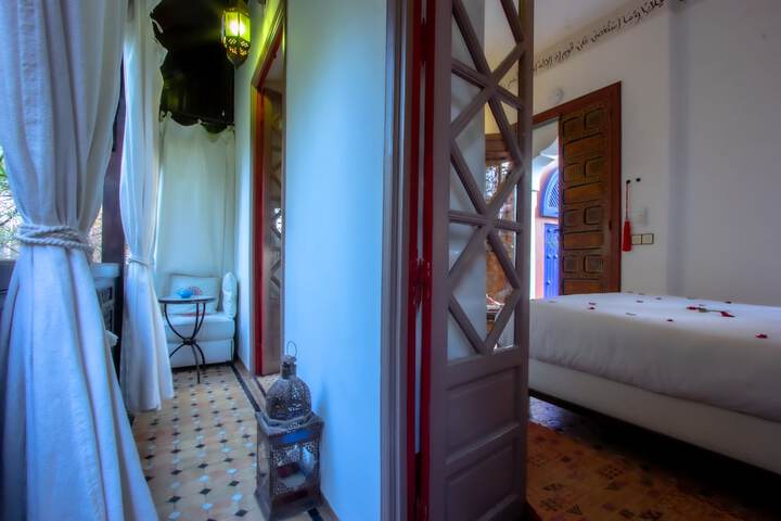 Room 13 of 104