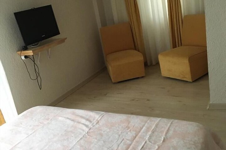Room 26 of 96
