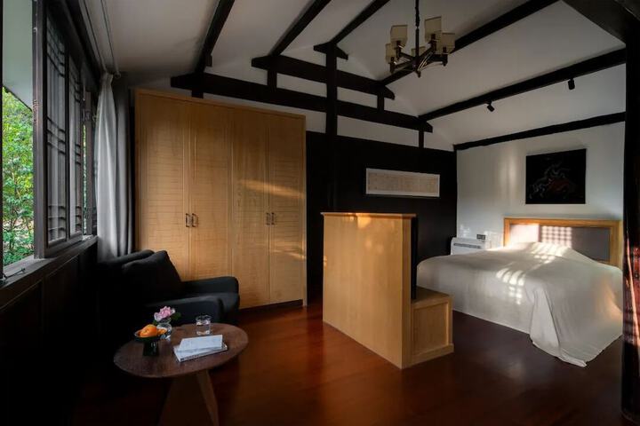 Room 54 of 105