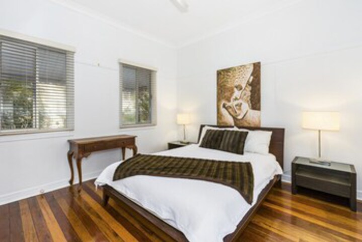 Room 13 of 20