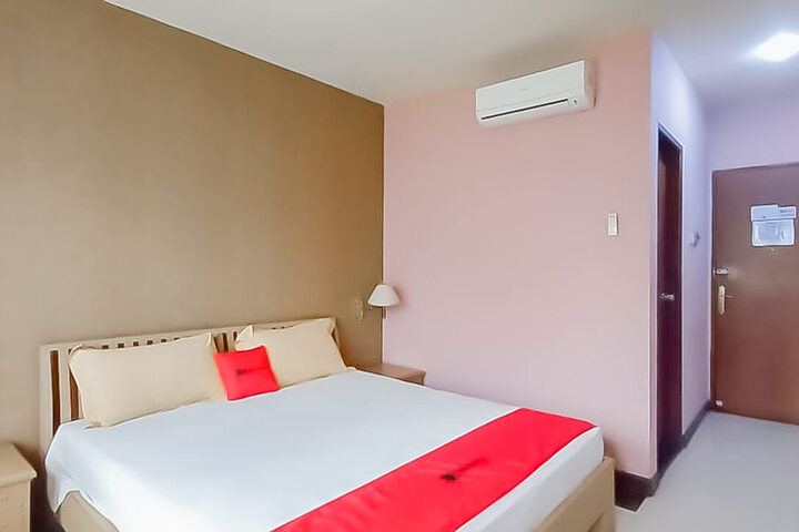 RedDoorz Premium at Hotel Green Wattana Sentul