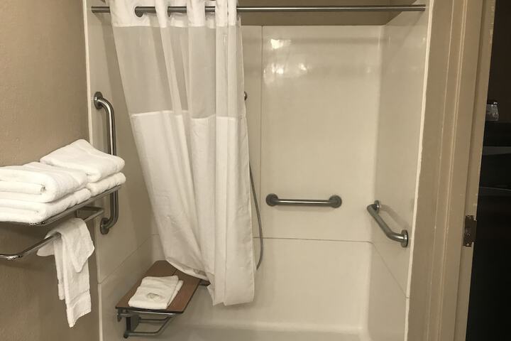Double Accessible King Size Bed (10 of 16)