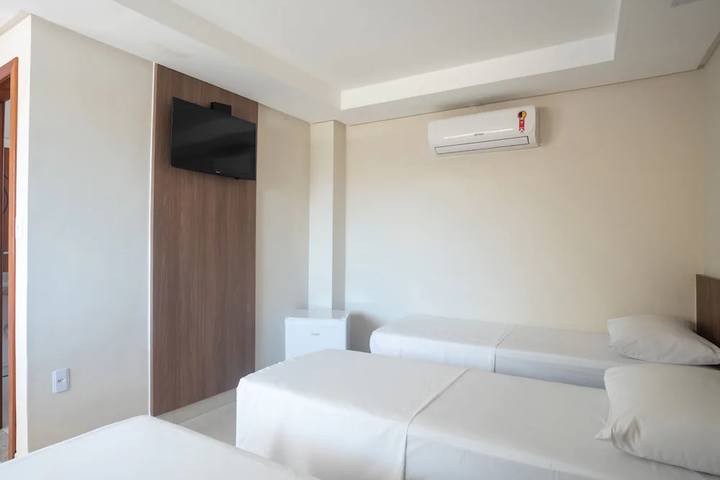 Room 6 of 10