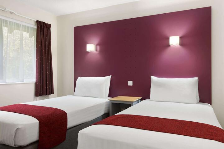 Room 11 of 22