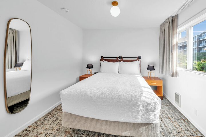 Room 33 of 220