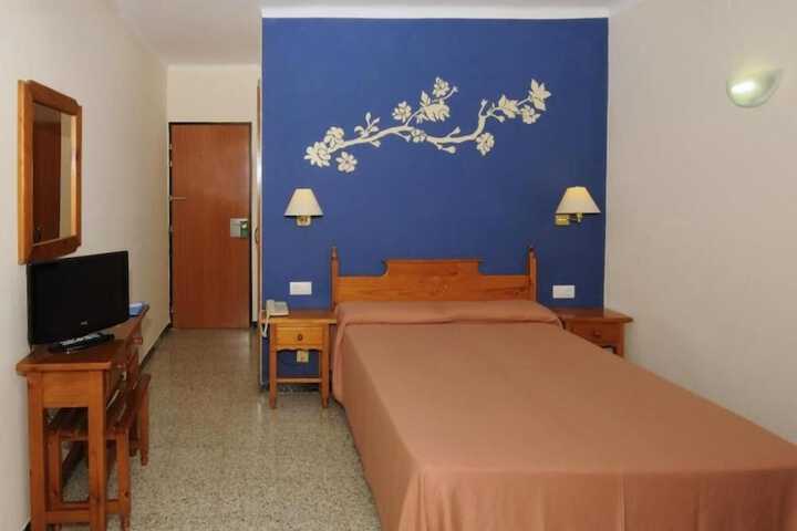 Room 4 of 32