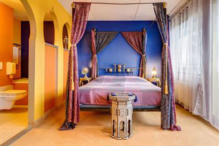Room 52 of 77
