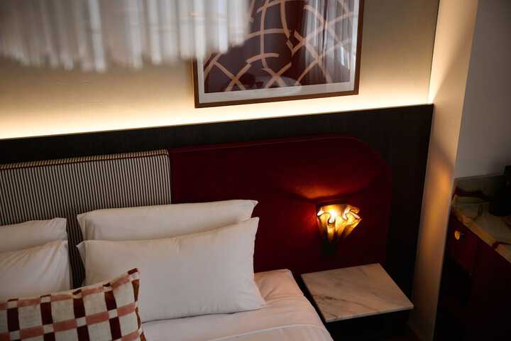 Room 2 of 53