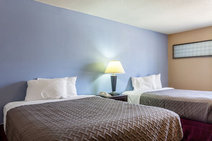 Deluxe Room 2 Queen Beds Accessible (3 of 20)