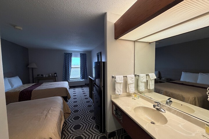 Room 11 of 27