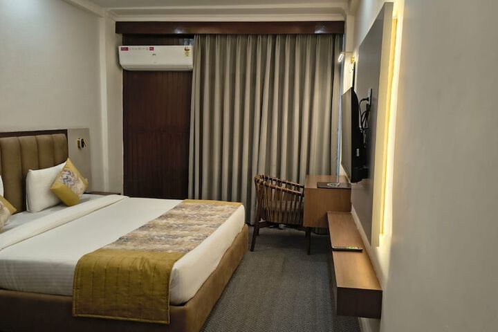 Room 4 of 11
