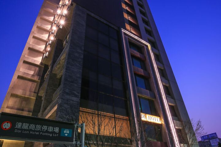 Hotel Exterior 98 of 102