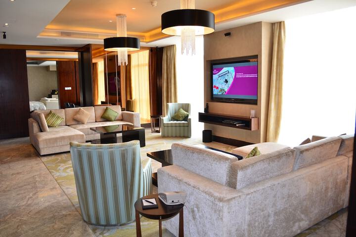 Room 2 of 85