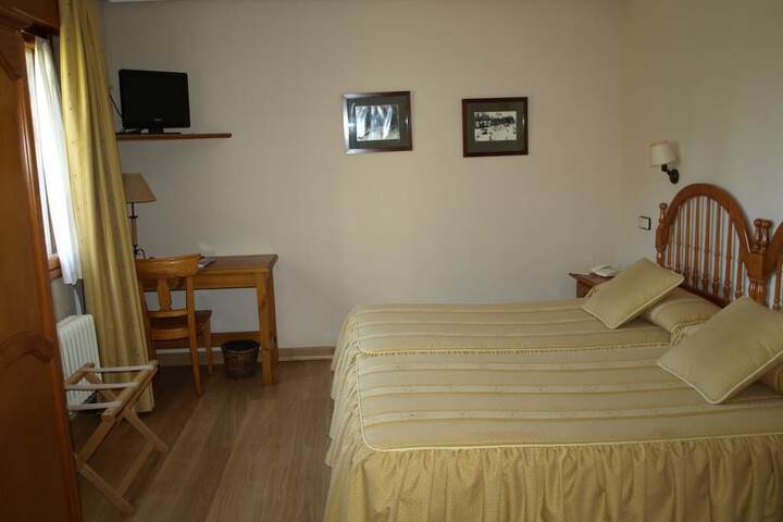 Room 9 of 37