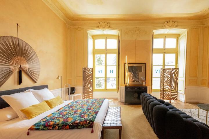 Room 4 of 28
