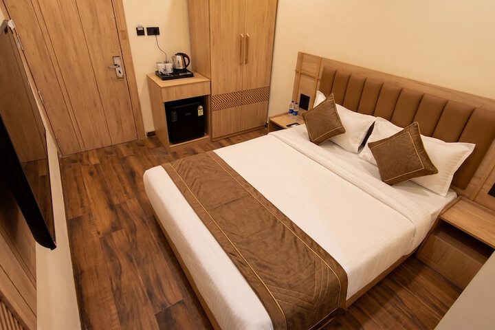 Room 4 of 23
