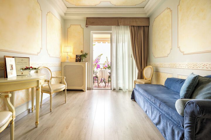 Room 14 of 65