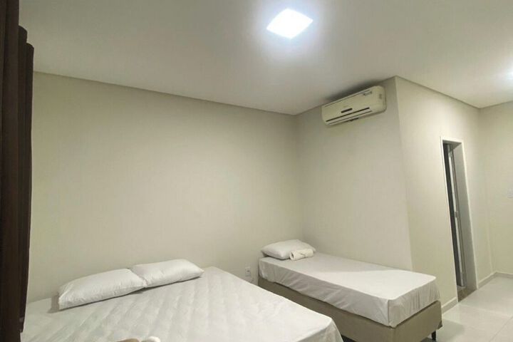 Room 5 of 10