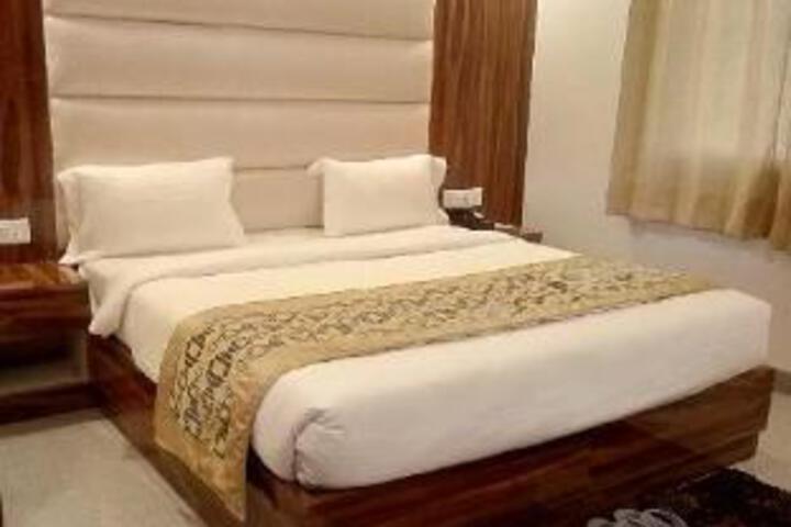 Room 15 of 53