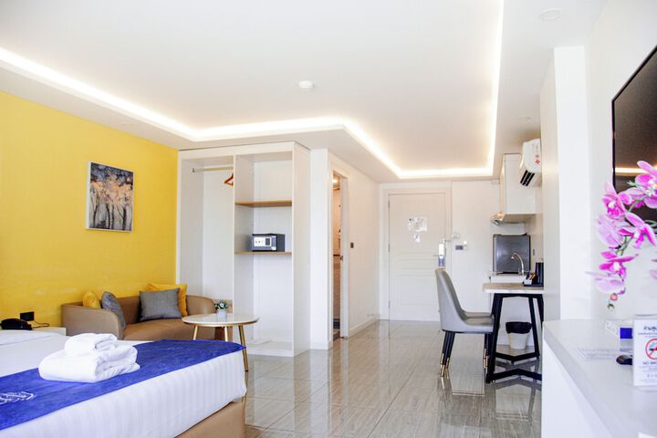 Room 5 of 168