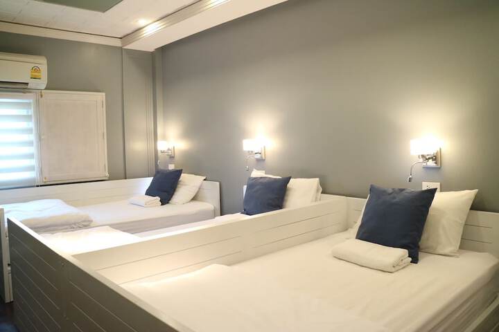 Room 13 of 32