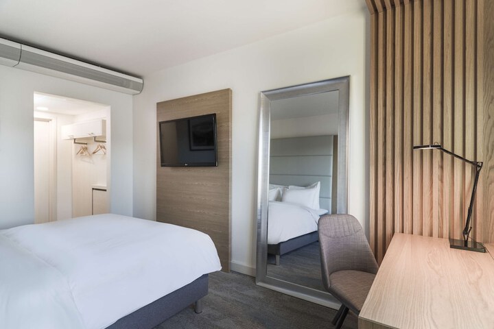 Room 13 of 84