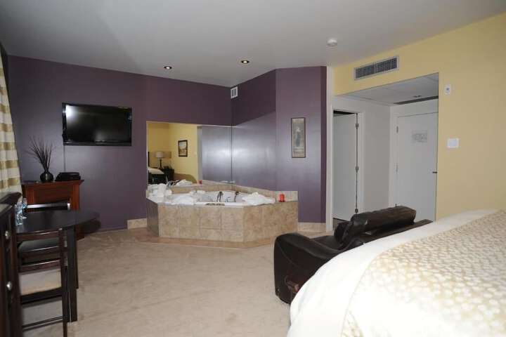 Room 6 of 16