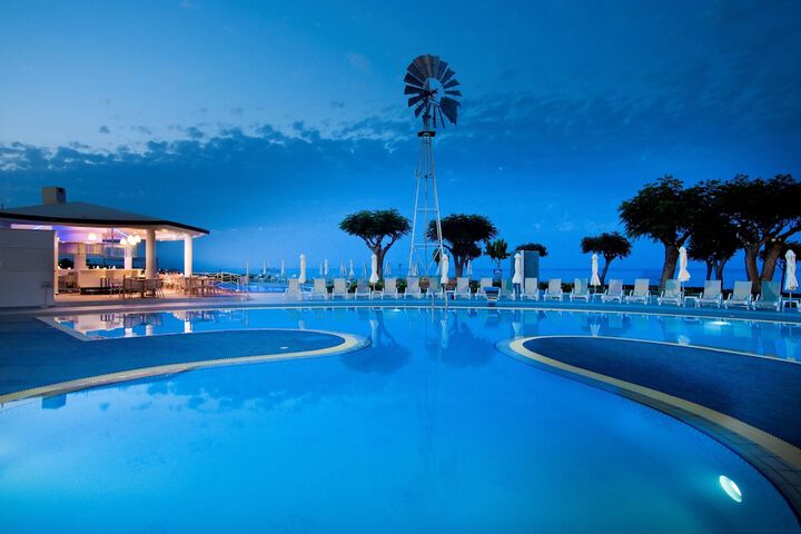 Pool Hotel