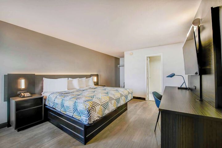Room 9 of 26