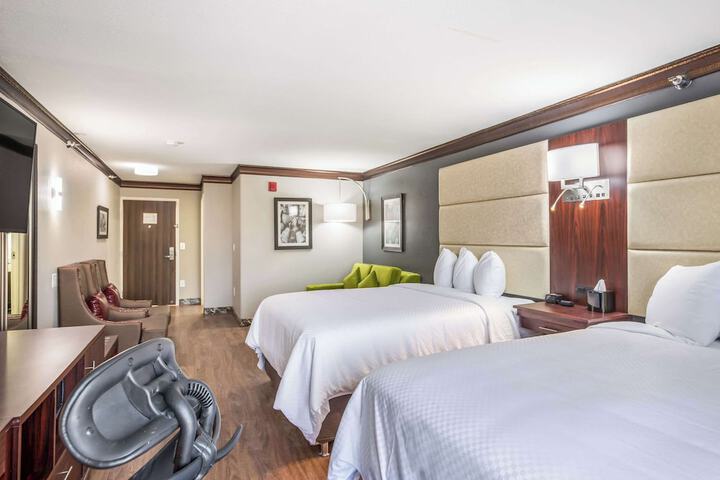 2 Queen Beds (7 of 25)