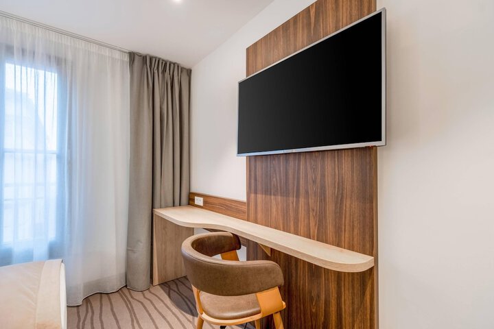 Room 22 of 48