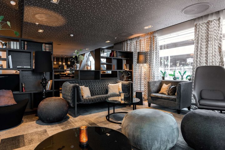 Lounge 39 of 43