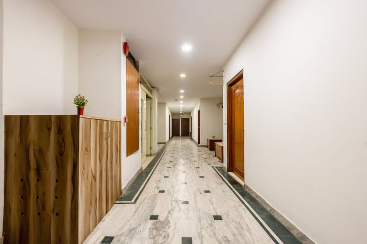 Ballroom/Hall 36 of 44