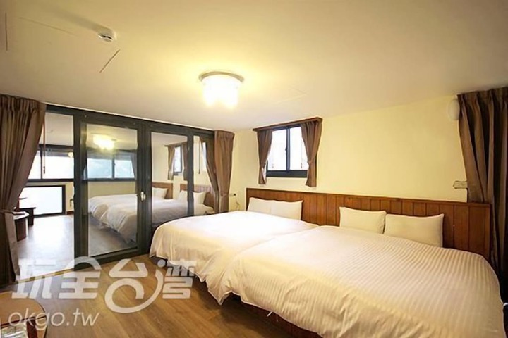 Room 13 of 35
