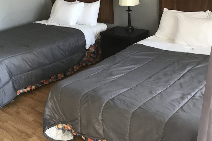 2 Double Beds (1 of 4)