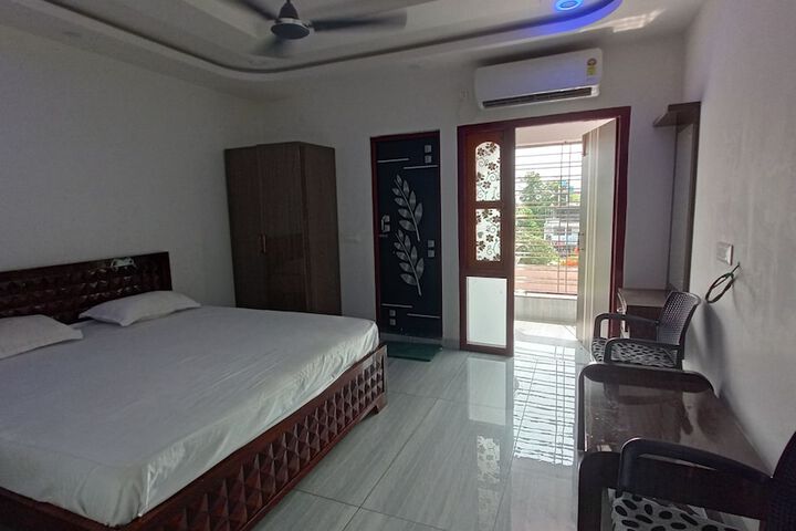Room 3 of 33