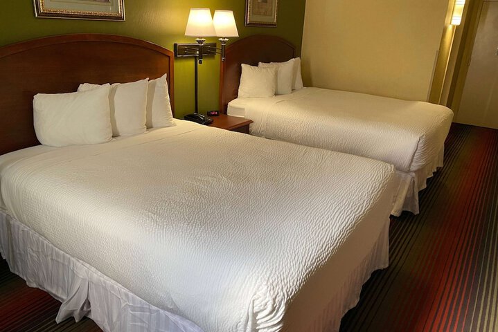 2 Queen Beds (4 of 9)