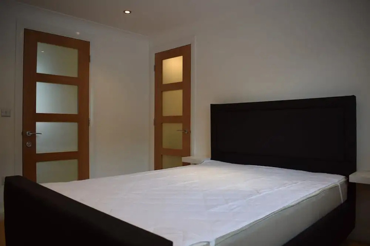 Room 4 of 12