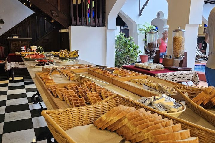 Breakfast/Coffee Service 103 of 127