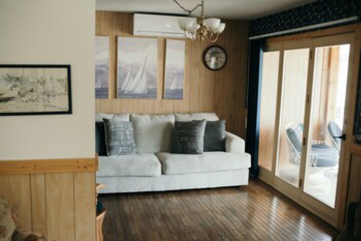 Lounge 358 of 510
