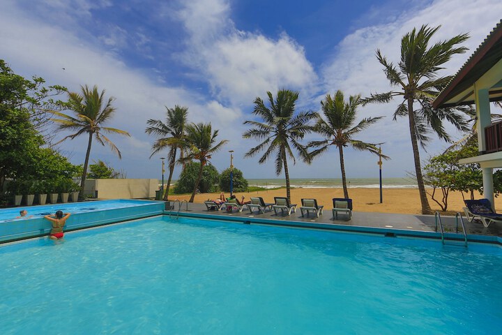 Hotel Pool