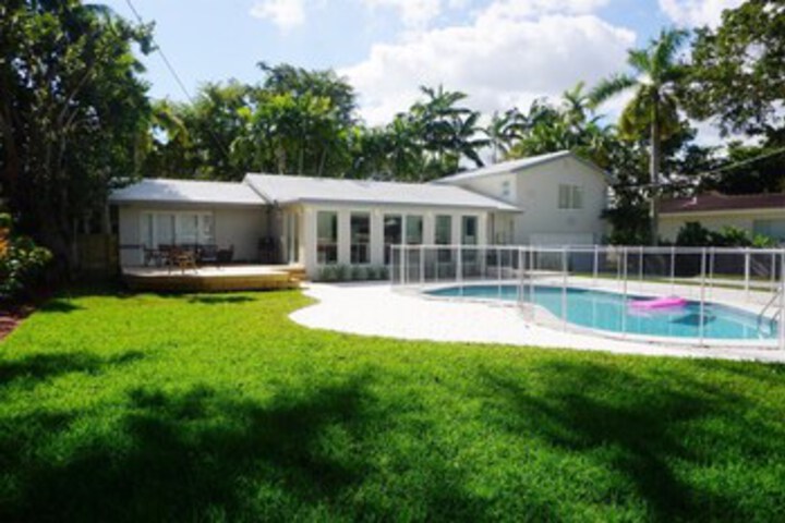 Luxe Miami Shores Home With Pool & BBQ