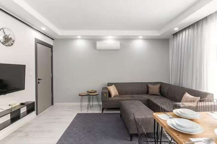 Room 200 of 293