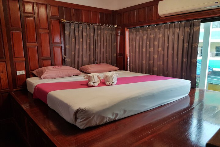 Room 27 of 83
